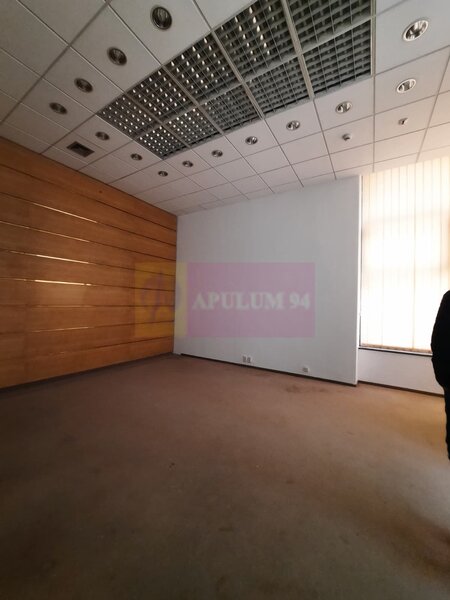 Inchiriere spatiu comercial bd Unirii, vitrina 25ml, stradal